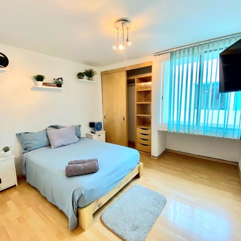 Happy Little Chicago WTC - Three-Bedroom Apartment - 1