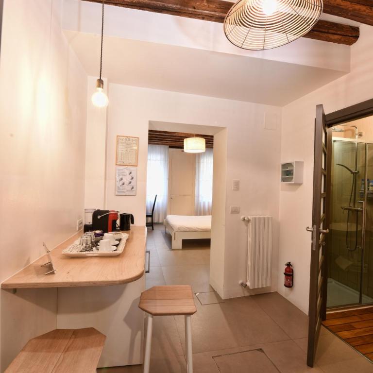 Stylish Self-Contained Room & Bath in Castello between Biennale & San Marco - Camera Deluxe - 8