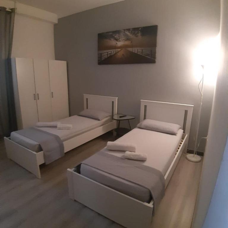 Affittacamere Romina - Standard Double Room with Shared Bathroom - 5