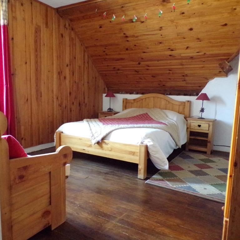 LES PRIMEVERES - Chambre Familiale avec Douche - 1