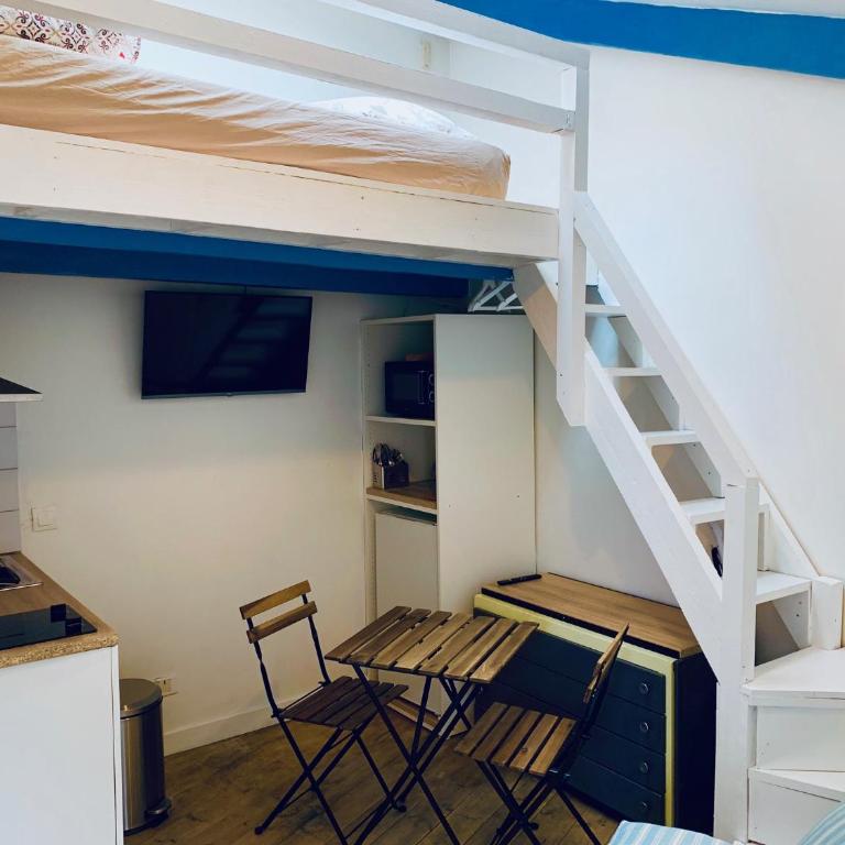 ECO STUDIOS mezzanine wifi stationnement rue gratuit terrasse dans jardin - Maison de Vacances - 9
