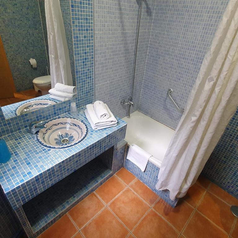 Arteaga Hostal & Baños Arabes Elvira - Habitación Cuádruple Clásica - 1