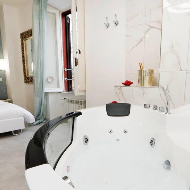 White Panoramic Jacuzzi Suite Trastevere - Monolocale Superior - 4