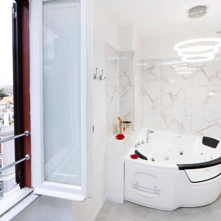 White Panoramic Jacuzzi Suite Trastevere - Monolocale Superior - 14