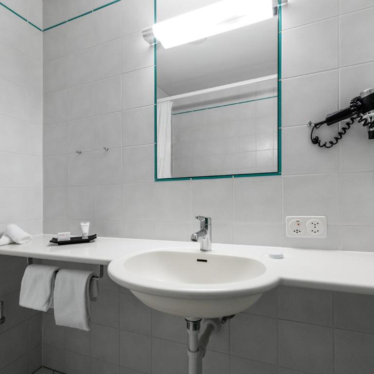 Grand Hotel et Centre Thermal d'Yverdon-les-Bains - Standard Doppel-/Zweibettzimmer mit Balkon - 2