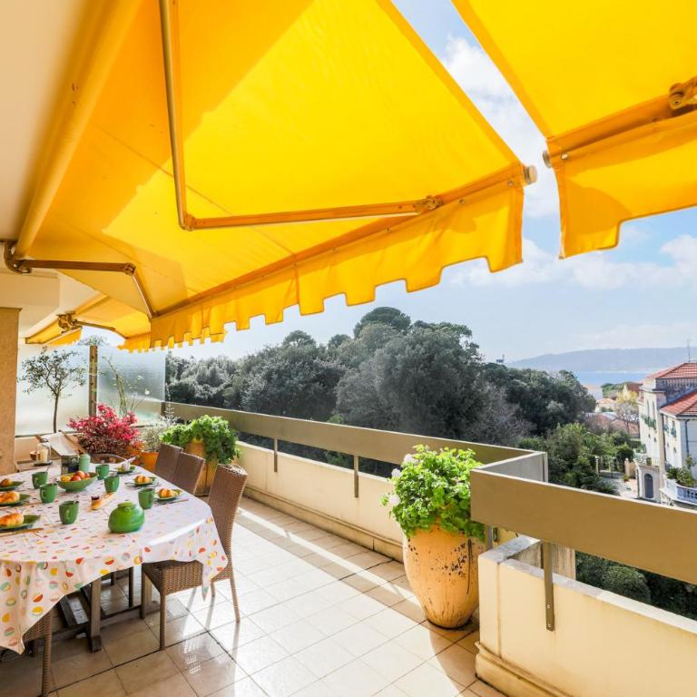 LE CHATEAU DE LA PINEDE AP4198 by Riviera Holiday Homes - Apartamento con terraza - 2