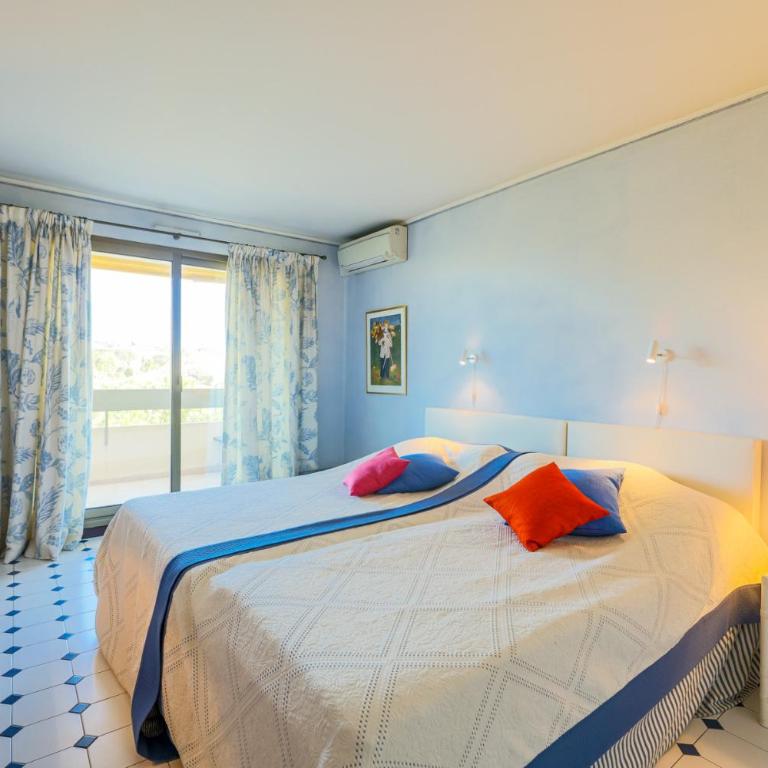 LE CHATEAU DE LA PINEDE AP4198 by Riviera Holiday Homes - Apartamento con terraza - 26
