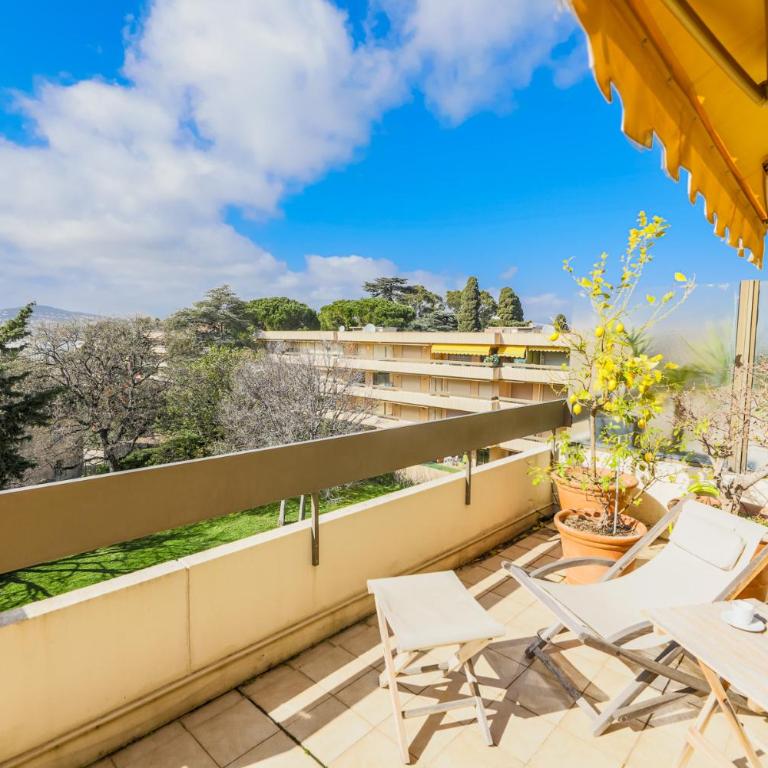 LE CHATEAU DE LA PINEDE AP4198 by Riviera Holiday Homes - Apartamento con terraza - 31