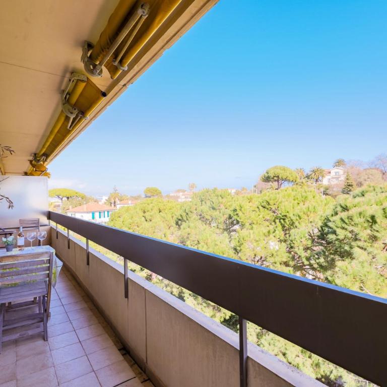 LE CHATEAU DE LA PINEDE AP4198 by Riviera Holiday Homes - Apartamento con terraza - 33