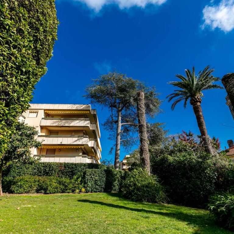 LE CHATEAU DE LA PINEDE AP4198 by Riviera Holiday Homes - Apartamento con terraza - 41