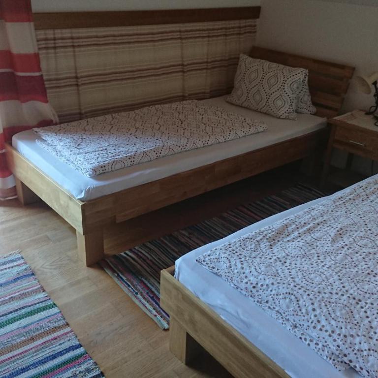 Gästehaus der Gamser Winzerstube - Chambre Lits Jumeaux avec Balcon - 1