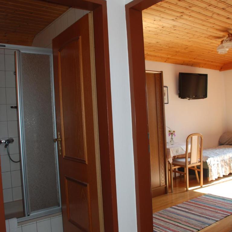 Gästehaus der Gamser Winzerstube - Chambre Double avec Balcon - 12
