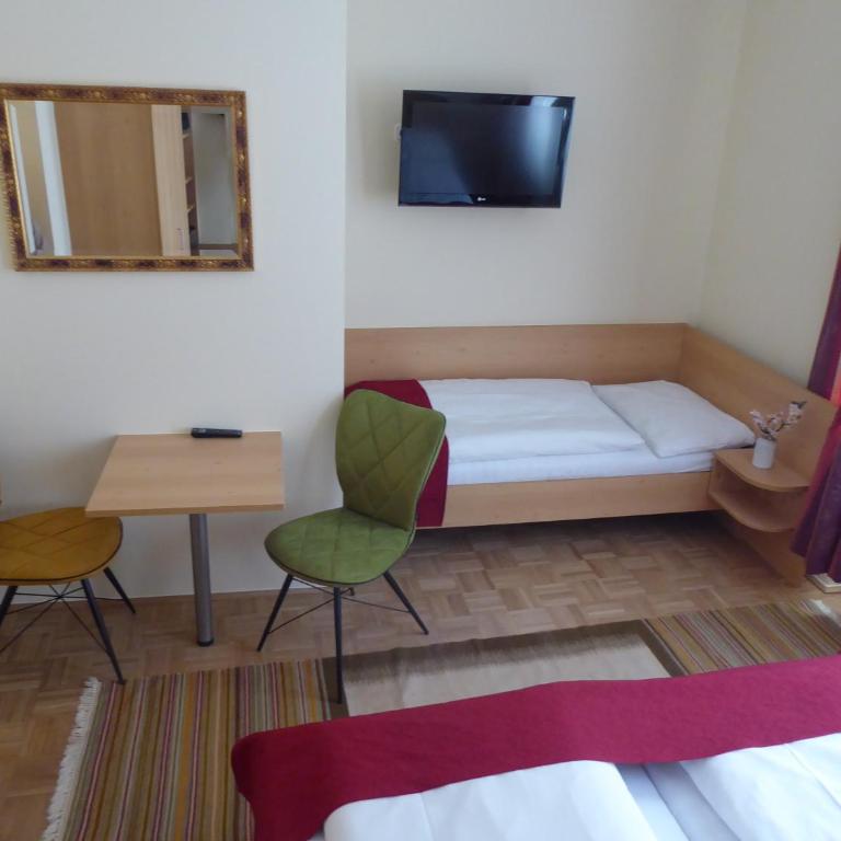 Adlerhof - Dreibettzimmer - 10