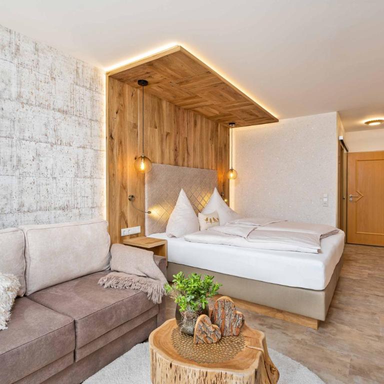 Fichtenwald-Ihr Boutique I Glück`s Hotel - Ihr Kraftort - Wasserwelten Bad Füssing - Superior Zimmer mit Kingsize-Bett - 5