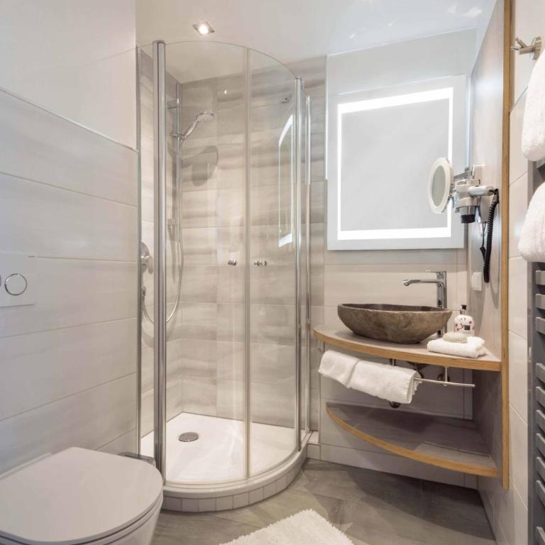 Fichtenwald-Ihr Boutique I Glück`s Hotel - Ihr Kraftort - Wasserwelten Bad Füssing - Deluxe Studio mit Kingsize-Bett - 1