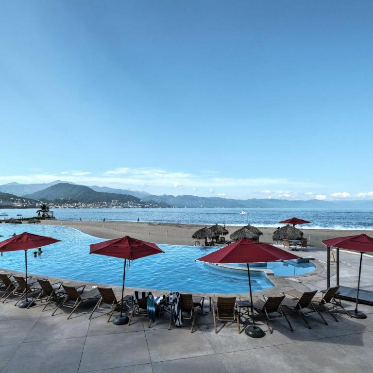 Upscale Puerto Vallarta Condo w/Beachfront Balcony - Apartamento - 1