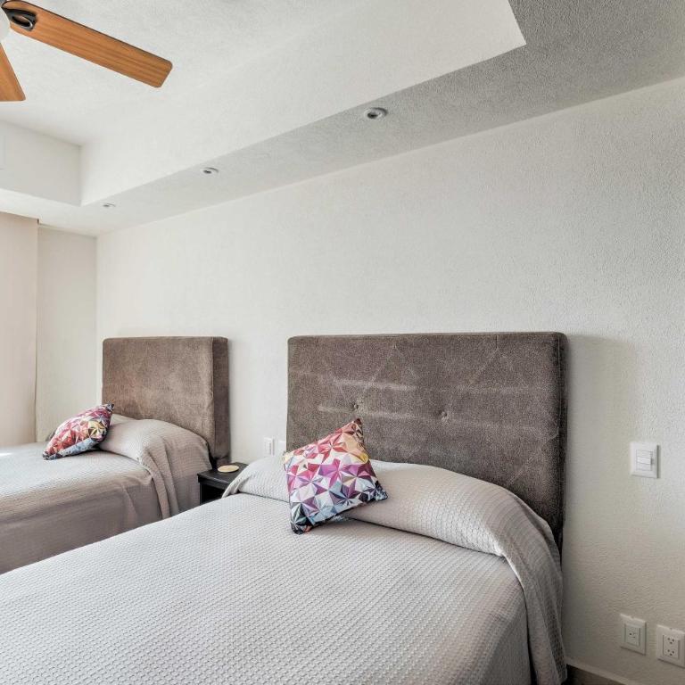 Upscale Puerto Vallarta Condo w/Beachfront Balcony - Apartamento - 15