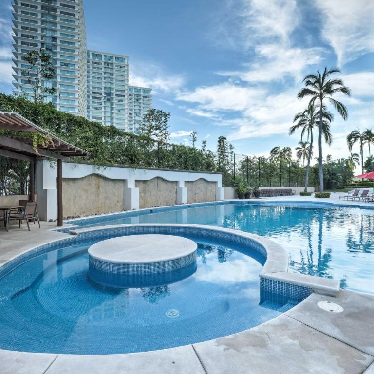 Upscale Puerto Vallarta Condo w/Beachfront Balcony - Apartamento - 21