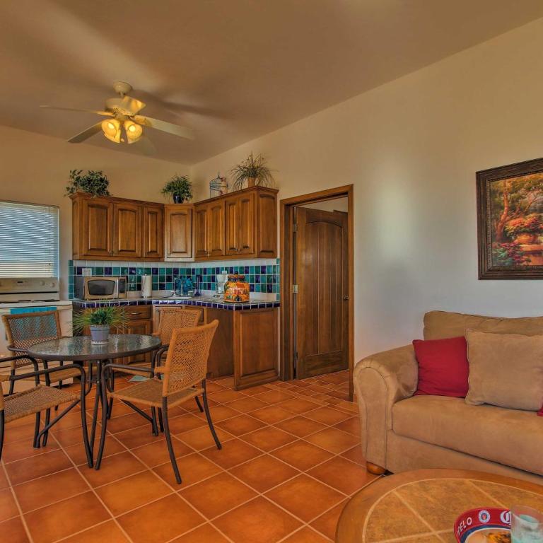 Charming Las Conchas Home w/ Patio: Steps to Beach - Casa - 5