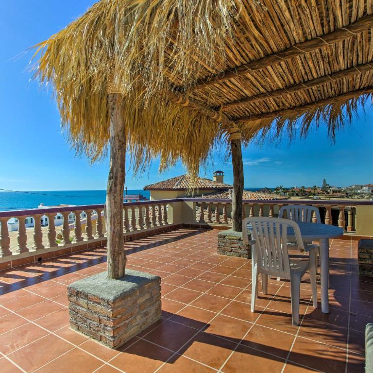 Charming Las Conchas Home w/ Patio: Steps to Beach - Casa - 1