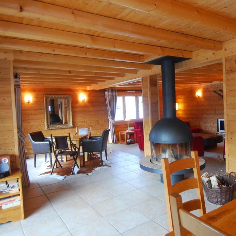 Montbeliarde - Chalet avec jacuzzi - BO Immobilier- Châtel Multipass en Été 2026 en option au tarif de 4euros par jour et par personne - Five-Bedroom Chalet - 4