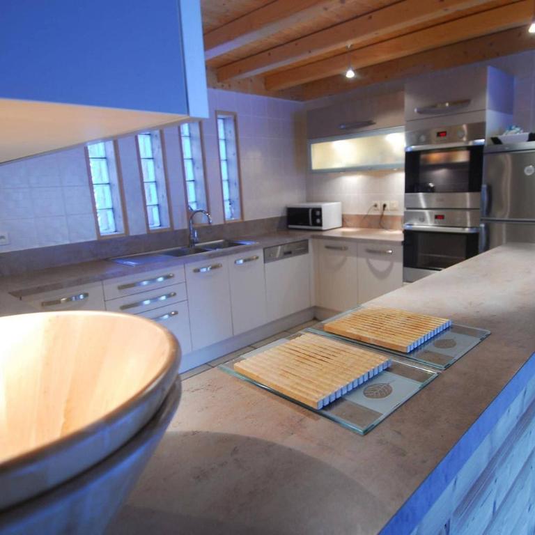 Montbeliarde - Chalet avec jacuzzi - BO Immobilier- Châtel Multipass en Été 2026 en option au tarif de 4euros par jour et par personne - Five-Bedroom Chalet - 10