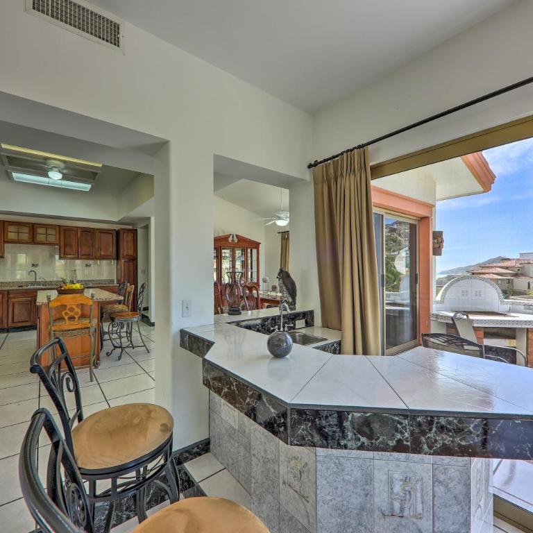 Luxe Cabo Retreat: Terrace w/ Stunning City Views! - Casa - 6