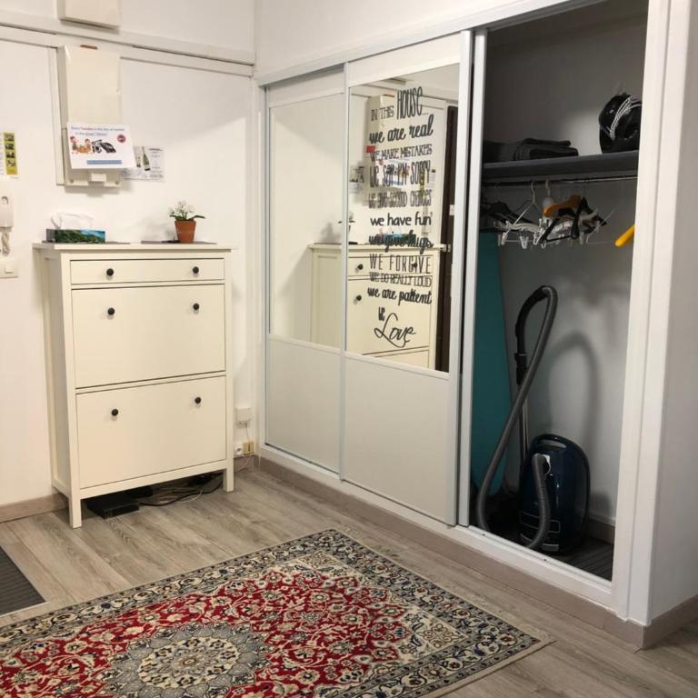 BedinReims "burgundy bottle" 110m2 Exceptional, 4 chambres doubles, 2 bain, free park & wifi, tout équipé - Appartamento - 12