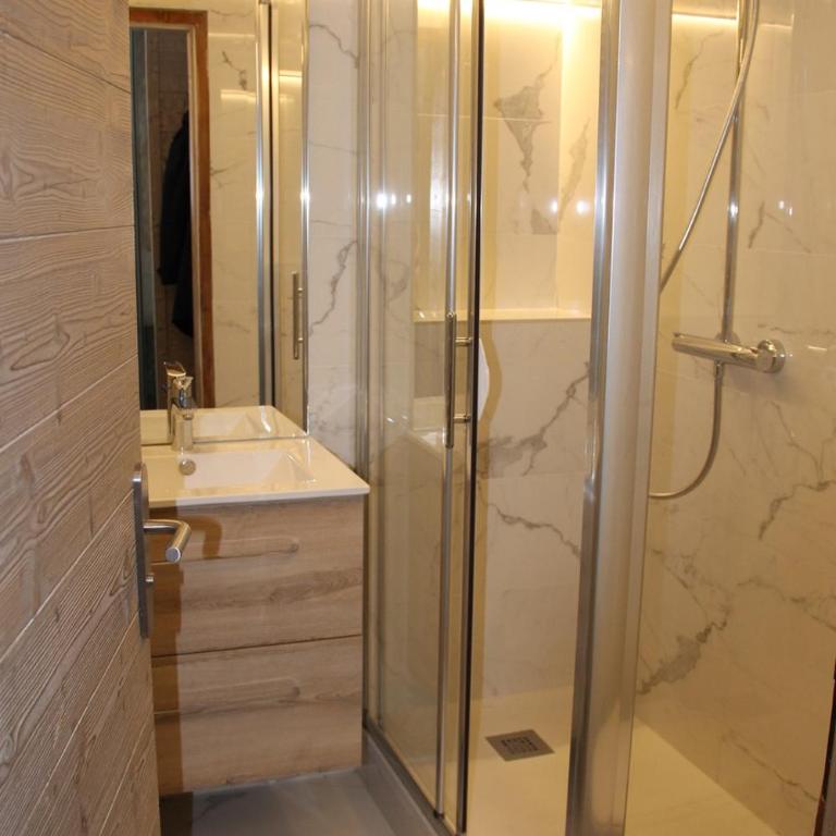 Résidence VAL VILLAGE, skis aux pieds, Duplex 3 chambres 75 m2 - by MONTBLANC LODGE - Appartement 3 Chambres - 8