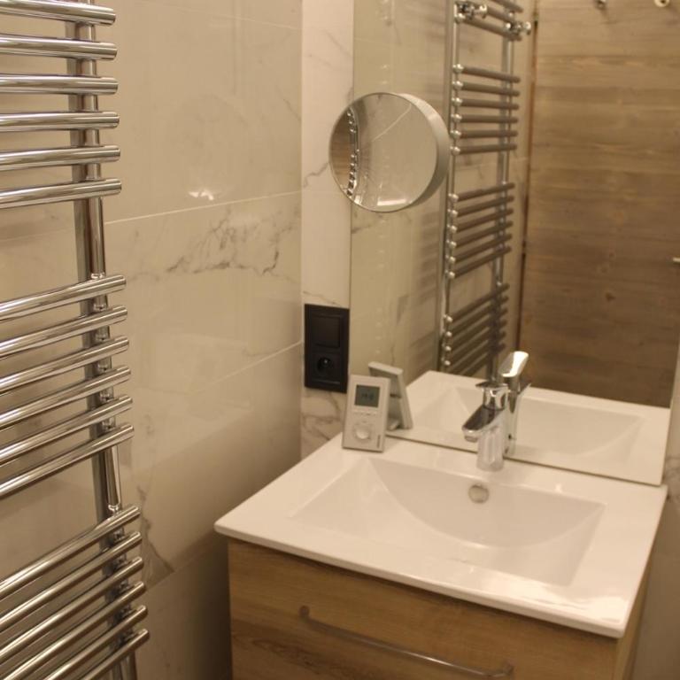 Résidence VAL VILLAGE, skis aux pieds, Duplex 3 chambres 75 m2 - by MONTBLANC LODGE - Appartement 3 Chambres - 38