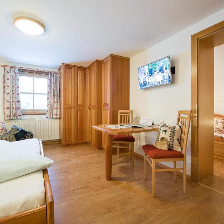 ZITTRAUERHOF - Urlaub am Bauernhof Gastein - Familienzimmer mit Bergblick - 1