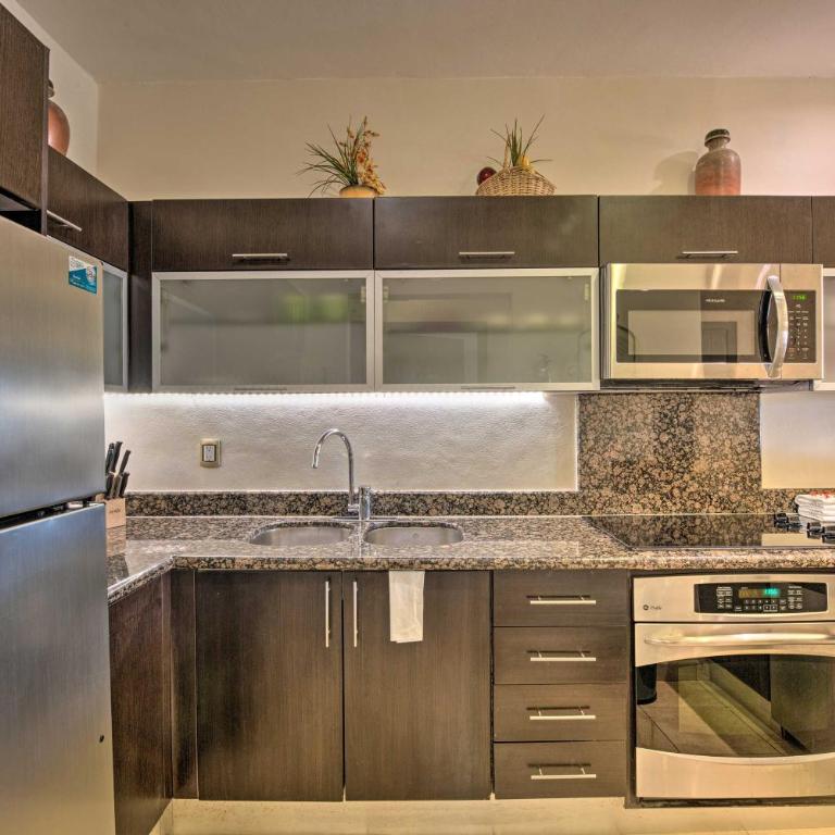 Playa del Carmen Beachfront Condo w/ Pool Access! - Apartment - 6