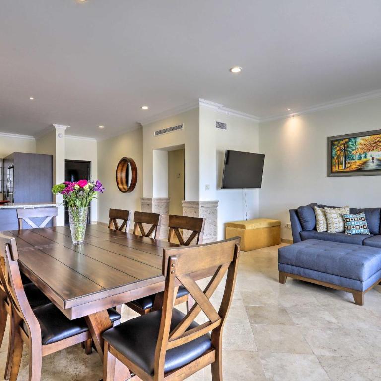 Walk to Beach: Modern Cabo Condo w/ Balcony! - Apartamento - 3