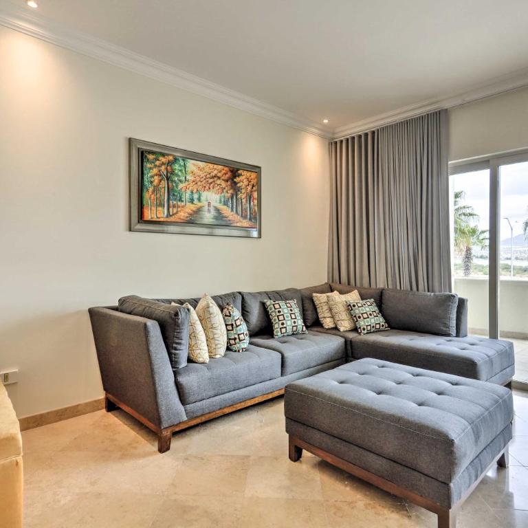 Walk to Beach: Modern Cabo Condo w/ Balcony! - Apartamento - 4