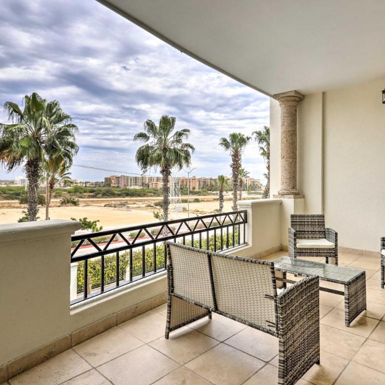 Walk to Beach: Modern Cabo Condo w/ Balcony! - Apartamento - 2