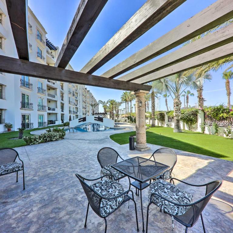 Walk to Beach: Modern Cabo Condo w/ Balcony! - Apartamento - 22