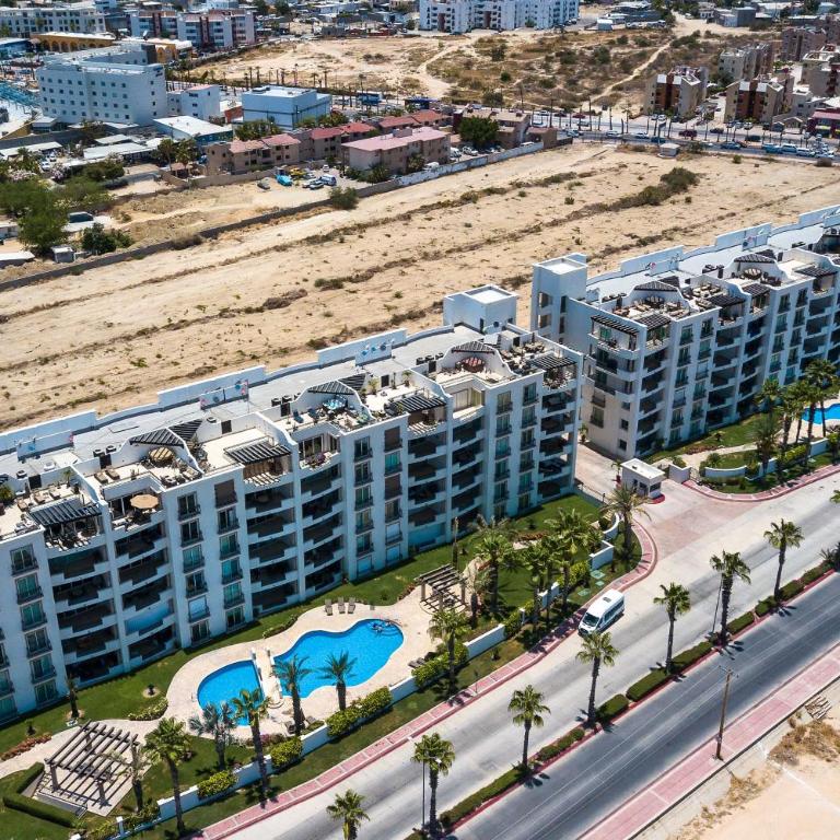 Walk to Beach: Modern Cabo Condo w/ Balcony! - Apartamento - 24