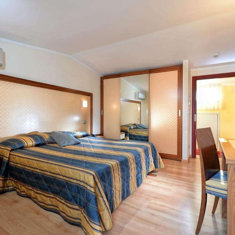Junior Family Hotel - Camera Comfort Doppia con Letti Singoli con Vista Mare - 2