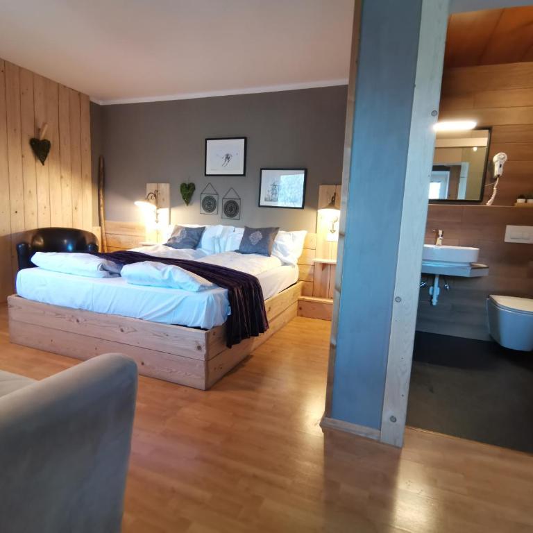 Hotel Almhof - Familienzimmer mit Balkon - 7