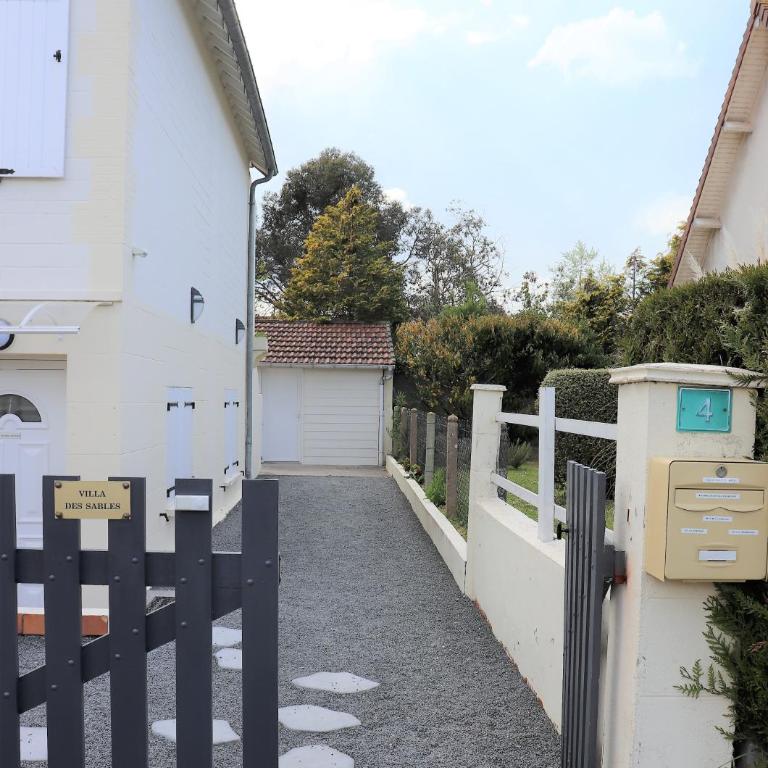 Villa des sables avec 1 studio pour 2 personnes pouvant être complété par une chambre avec sa salle de bain et WC si 4 personnes - Familienstudio - 10