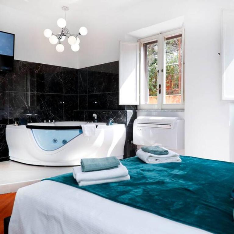 Pantheon Amazing Jacuzzi Suite - Deluxe Studio - 2