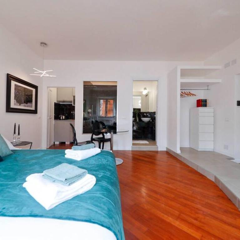 Pantheon Amazing Jacuzzi Suite - Deluxe Studio - 11