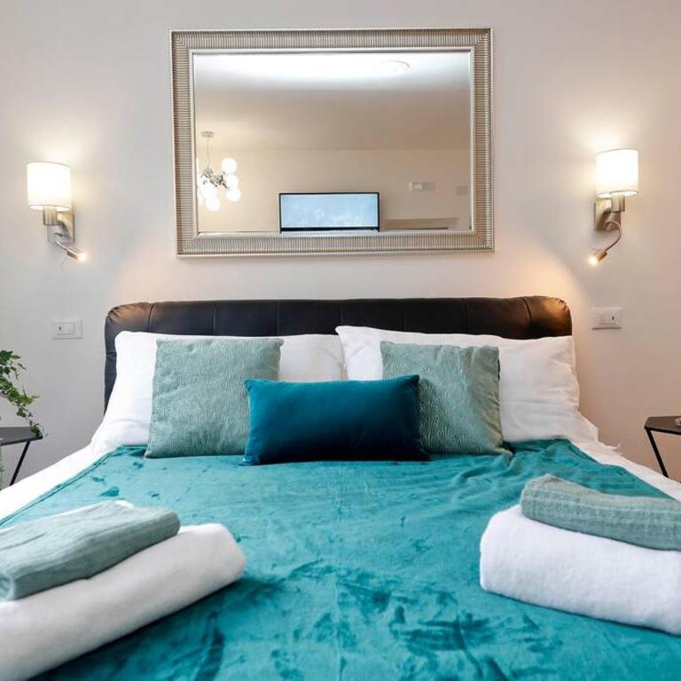 Pantheon Amazing Jacuzzi Suite - Deluxe Studio - 20