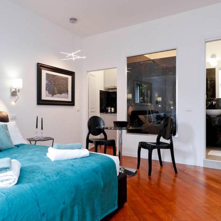 Pantheon Amazing Jacuzzi Suite - Deluxe Studio - 21