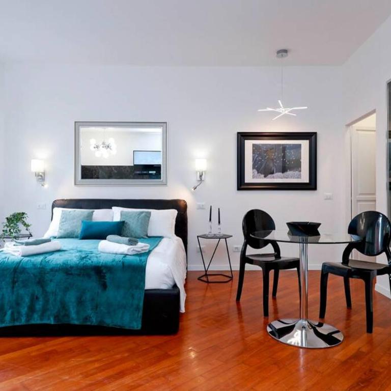 Pantheon Amazing Jacuzzi Suite - Deluxe Studio - 24
