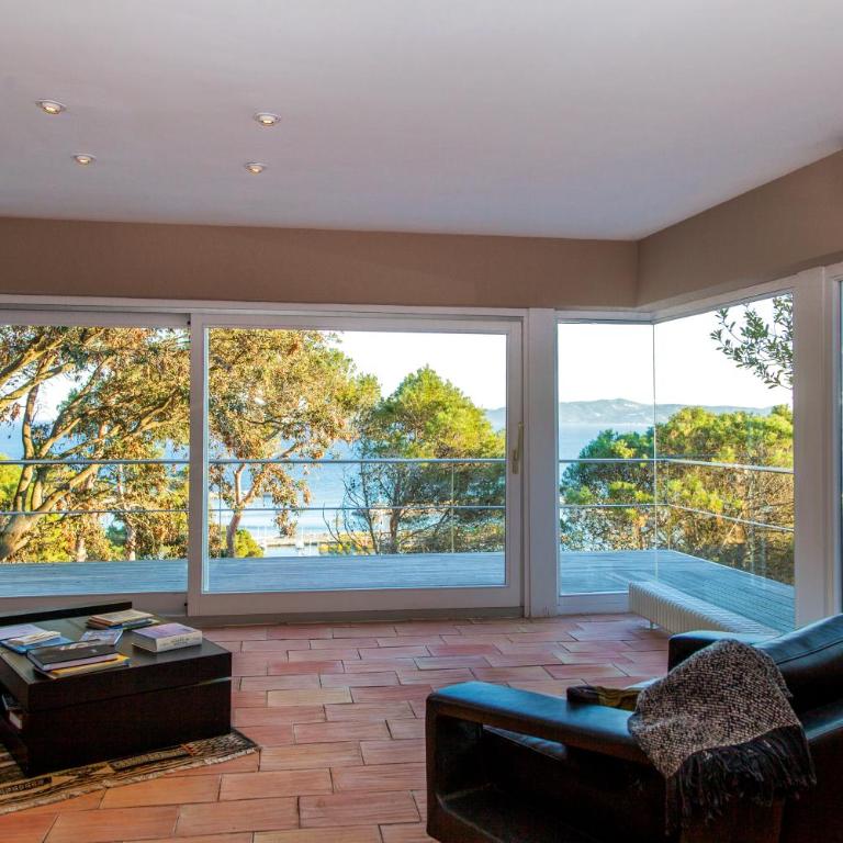 Impresionantes vistas al mar con piscina privada - Four-Bedroom House - 19