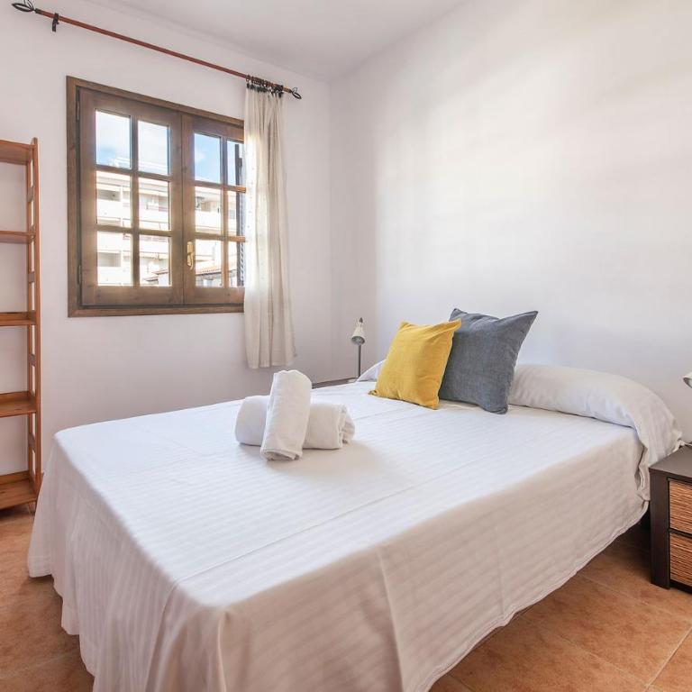 Casa adosada 50m de la playa Calafell . WIFI gratis - Casa de 4 dormitorios - 28