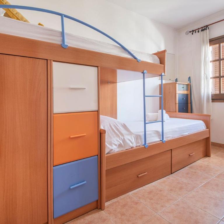 Casa adosada 50m de la playa Calafell . WIFI gratis - Casa de 4 dormitorios - 30