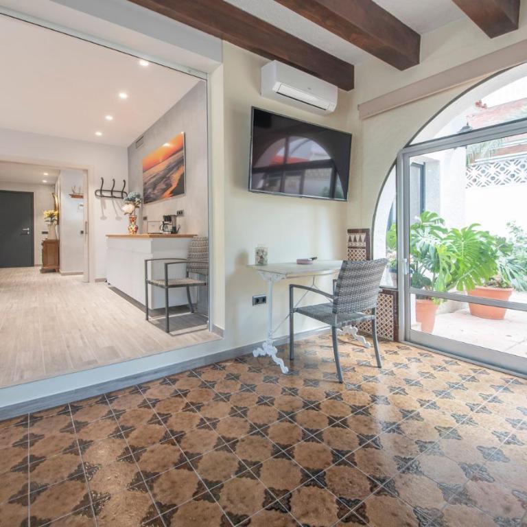 R94 Chalet con piscina privada 20m de la playa Calafell - Villa - 9