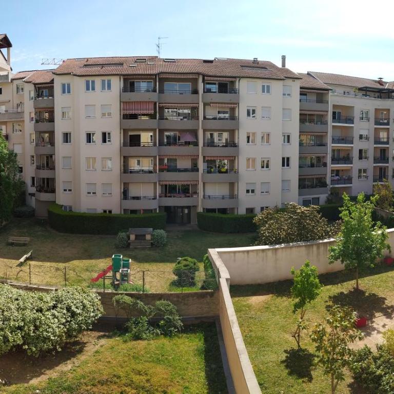 "Monplaisir", parking, espace de travail avec wifi, proximité commerces, gare, Université Lyon 3 , Tram T2, T4 et C25, idéal voyages d'affaires et tourisme - Studio - 21